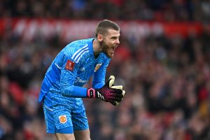 Găng tay thủ môn De Gea sử dụng để bảo vệ khung thành là gì?