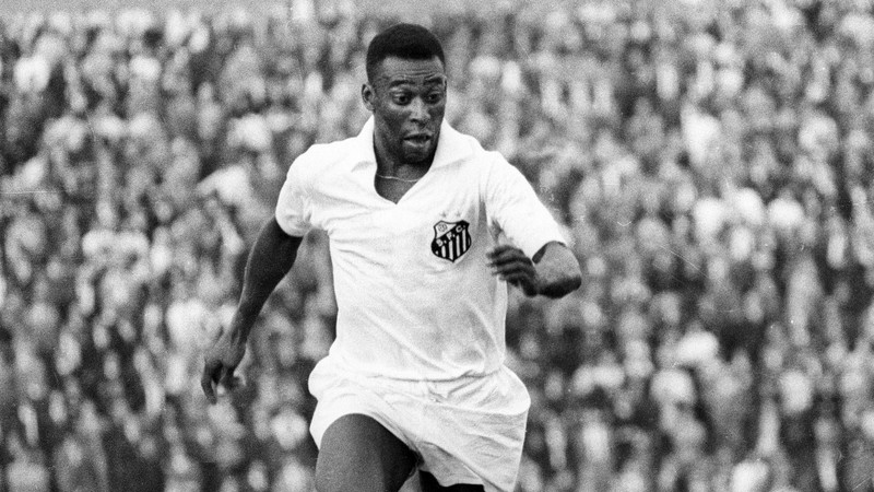 Tại câu lạc bộ, cầu thủ bóng đá Pele được coi là một trong những ngôi sao hàng đầu của đất nước